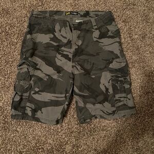 Lee Camo Cargo Jorts
Size 36